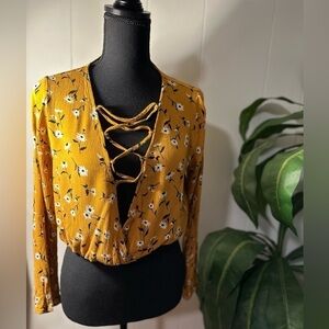 Charlotte Russe Floral Daisy Crop Top, Size Small